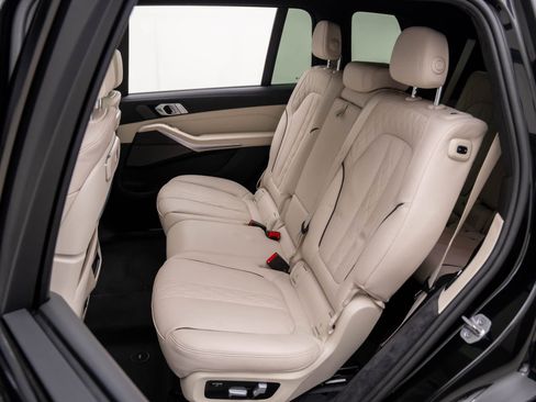 Certified 2024 BMW X7 xDrive40i w/ M Sport Package image 17