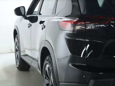 Certified 2025 Nissan Rogue SV image 41