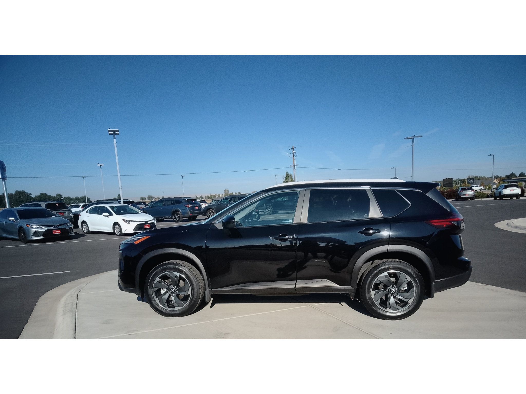 Used 2024 Nissan Rogue SV w/ SV Premium Package AWD/4WD image 6