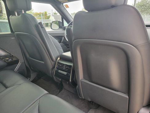 Used 2025 Land Rover Range Rover Sport SE image 11