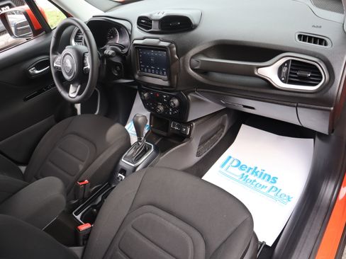 Used 2021 Jeep Renegade Latitude FWD image 26