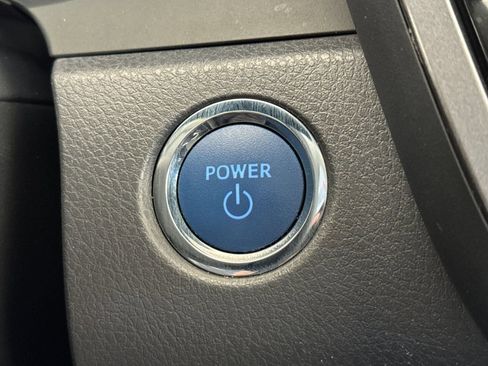 Used 2020 Toyota Camry XLE FWD image 22