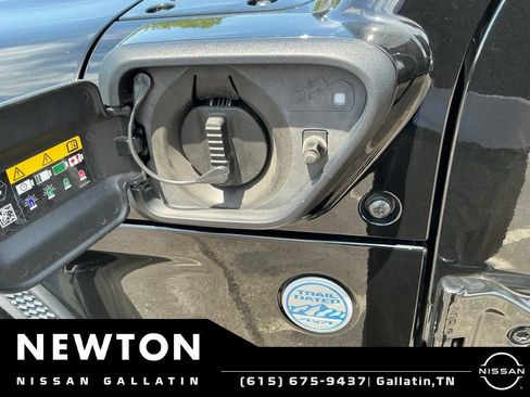 Used 2023 Jeep Wrangler Unlimited Sahara w/ Cold Weather Group AWD/4WD image 15
