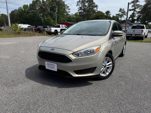 Used 2015 Ford Focus SE FWD image 27