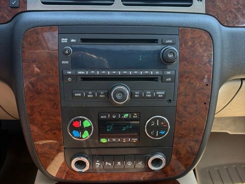 Used 2007 Chevrolet Suburban LTZ w/ LTZ Preferred Equipment Group AWD/4WD image 16