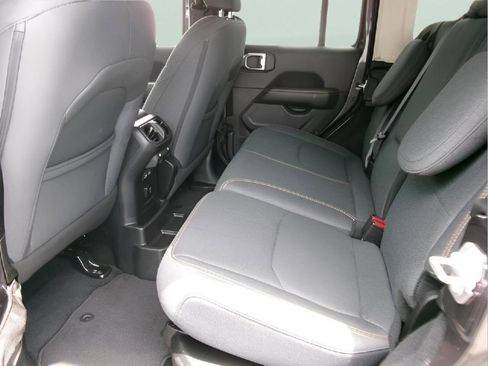Used 2025 Jeep Wrangler Unlimited Sahara AWD/4WD image 9