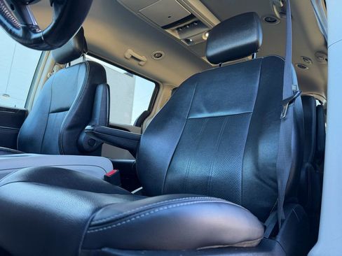 Used 2015 Chrysler Town & Country Touring-L w/ Driver Convenience Group image 13