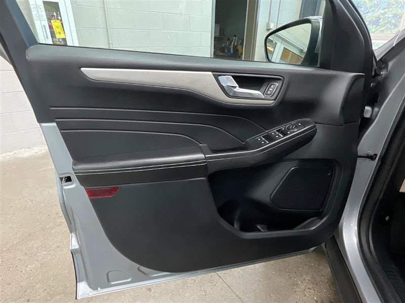 Used 2021 Ford Escape SE w/ Cold Weather Package AWD/4WD image 9
