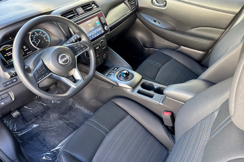 Used 2025 Nissan Leaf S FWD image 9
