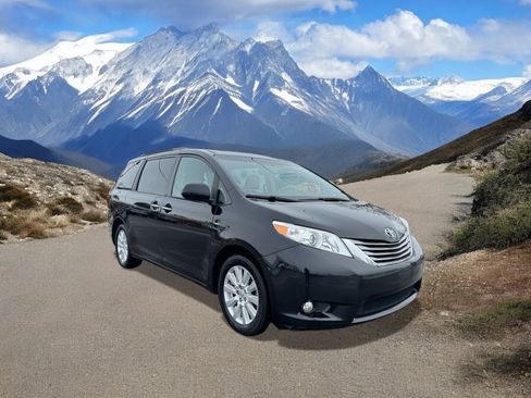 Used 2017 Toyota Sienna XLE Premium image 7