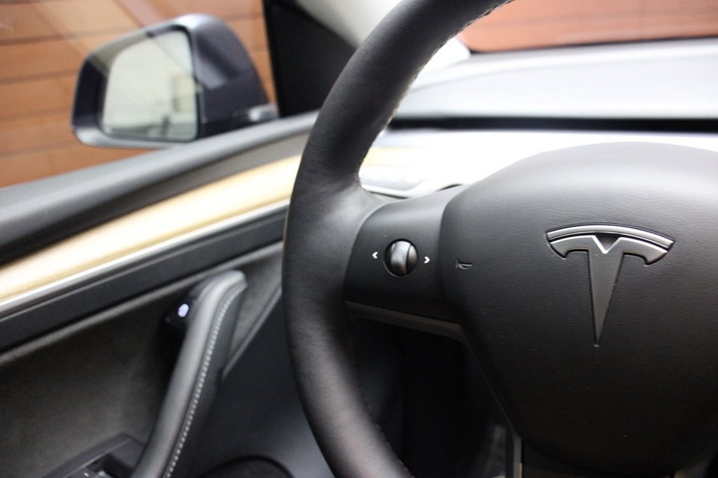Used 2023 Tesla Model Y Long Range AWD/4WD image 21