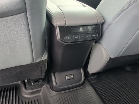 Used 2022 Toyota Highlander L FWD image 34