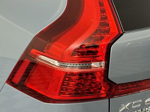 Used 2022 Volvo XC60 B5 Inscription w/ Advanced Package image 35