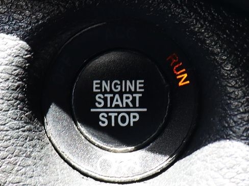 Used 2020 Jeep Cherokee Limited FWD image 55