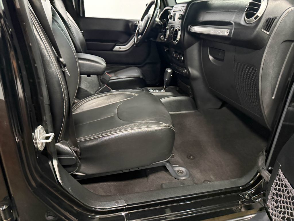 Used 2018 Jeep Wrangler Unlimited Sahara AWD/4WD image 62
