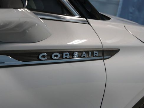 Used 2025 Lincoln Corsair AWD w/ Equipment Group 101A image 34