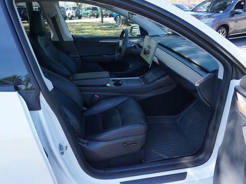 Used 2024 Tesla Model Y Performance image 3