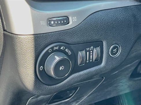 Used 2016 Jeep Cherokee Latitude w/ Comfort/Convenience Group FWD image 10