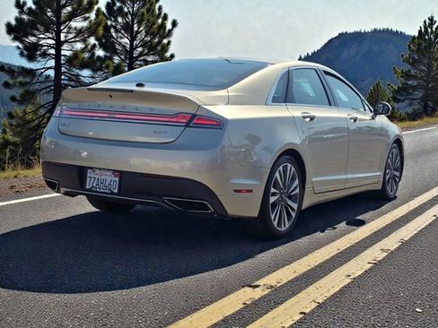Used 2017 Lincoln MKZ Reserve image 5