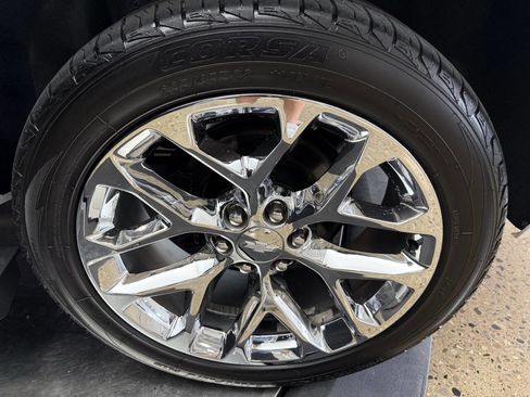 Used 2017 Chevrolet Suburban Premier AWD/4WD image 31