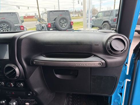 Used 2018 Jeep Wrangler Unlimited Sport S AWD/4WD image 23