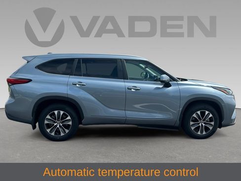 Used 2023 Toyota Highlander XLE FWD image 4