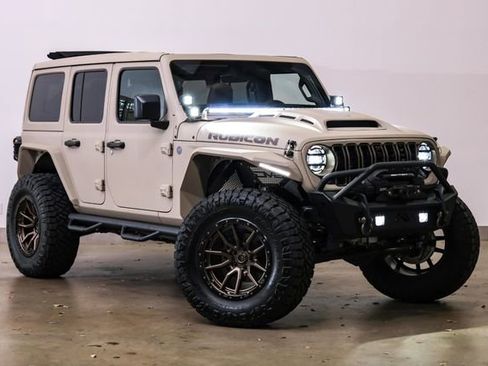 Used 2024 Jeep Wrangler Unlimited Rubicon w/ Technology Group image 3