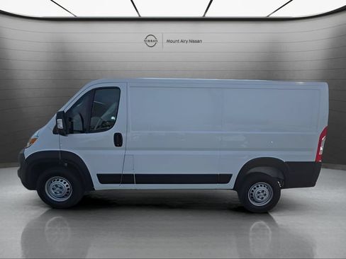 Used 2025 RAM ProMaster 2500 w/ Convenience Group FWD image 9