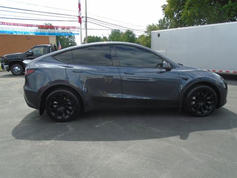 Used 2024 Tesla Model Y Long Range AWD/4WD image 5