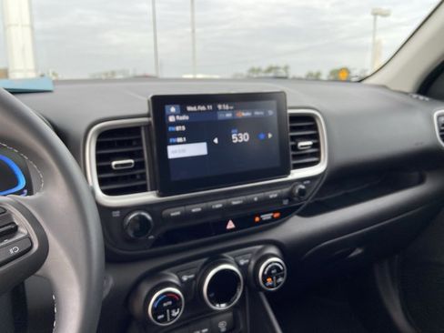 Used 2025 Hyundai Venue SEL image 36