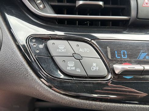 Used 2018 Toyota C-HR XLE FWD image 26