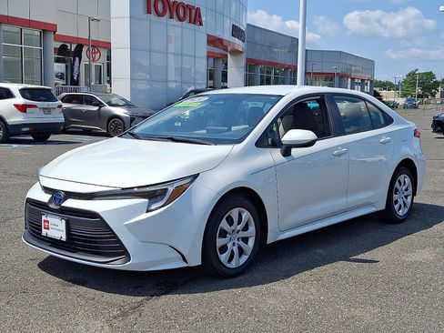 Used 2024 Toyota Corolla LE FWD image 3