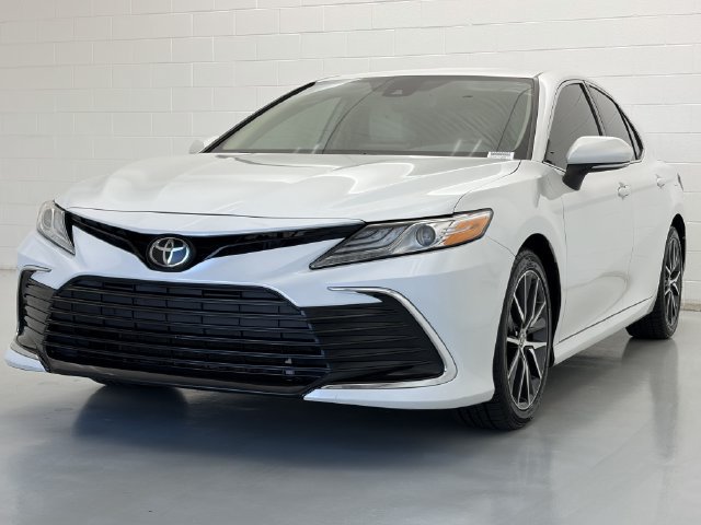 Used 2021 Toyota Camry XLE FWD image 4