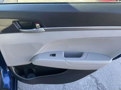 Used 2017 Hyundai Elantra SE image 40