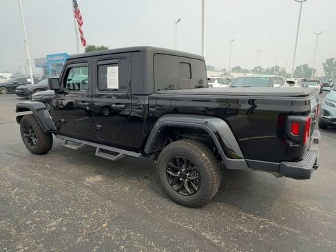 Used 2022 Jeep Gladiator Sport AWD/4WD image 6