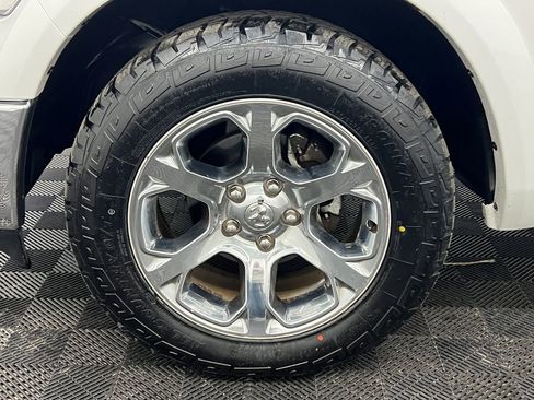 Used 2017 RAM 1500 Laramie w/ Convenience Group image 9