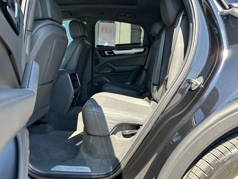Used 2022 Porsche Cayenne E-Hybrid Coupe image 31