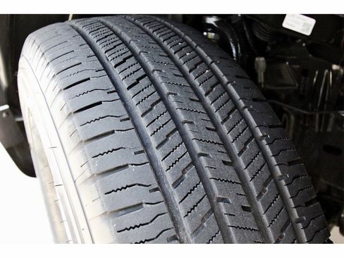 Certified 2024 Nissan Frontier SV w/ Technology Package image 30