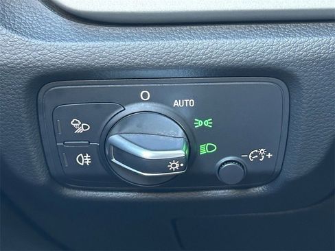 Used 2017 Audi A3 e-tron Premium image 25