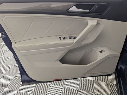 Used 2024 Volkswagen Tiguan SE image 10