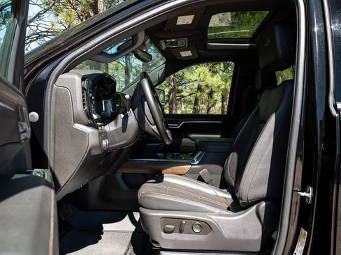 Used 2024 Chevrolet Silverado 3500 High Country w/ High Country Premium Package AWD/4WD image 17