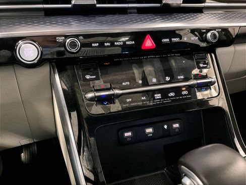 Used 2023 Kia Carnival SX Prestige FWD image 26