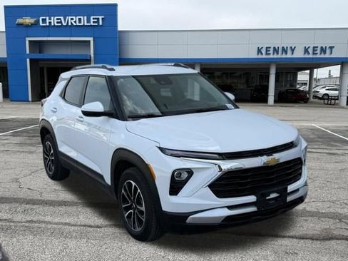 Certified 2025 Chevrolet TrailBlazer LT w/ LT Cold Weather Package FWD image 1