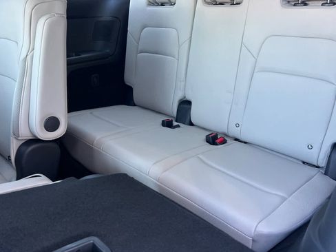 New 2025 Nissan Pathfinder SL image 18