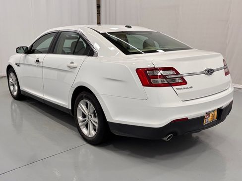Used 2018 Ford Taurus SE image 7