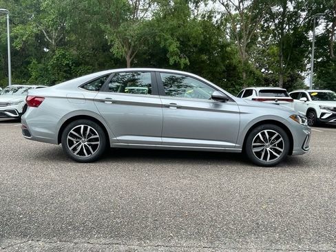 New 2025 Volkswagen Jetta SE image 2