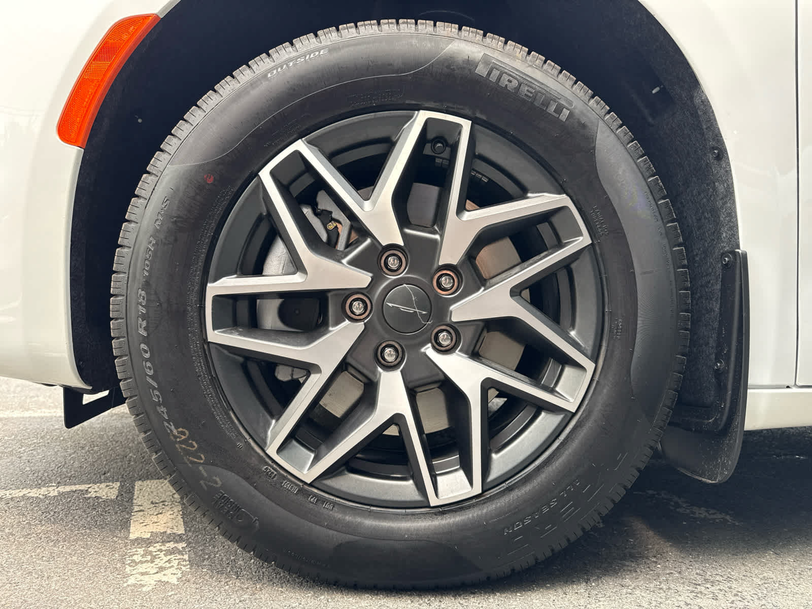New 2027 Chrysler Pacifica Limited AWD/4WD image 7
