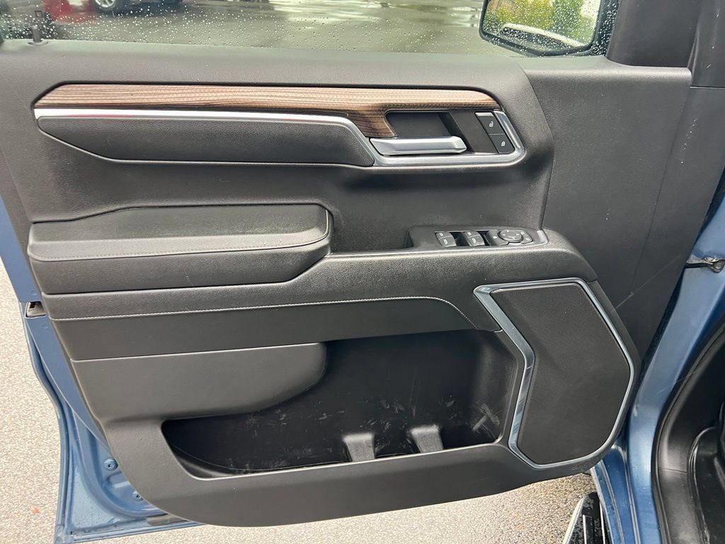 Used 2024 Chevrolet Silverado 1500 LT AWD/4WD image 17