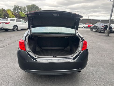 Used 2017 Toyota Corolla SE FWD image 11