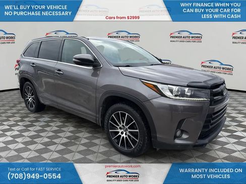 Used 2017 Toyota Highlander SE image 3
